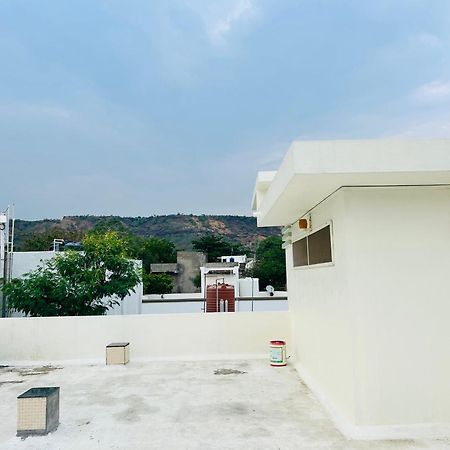 Private & Elegant 3Bhk Villa, Hillside Hideaway, 10 Mins From Mh Bus Stand ออรังกาบัด ภายนอก รูปภาพ